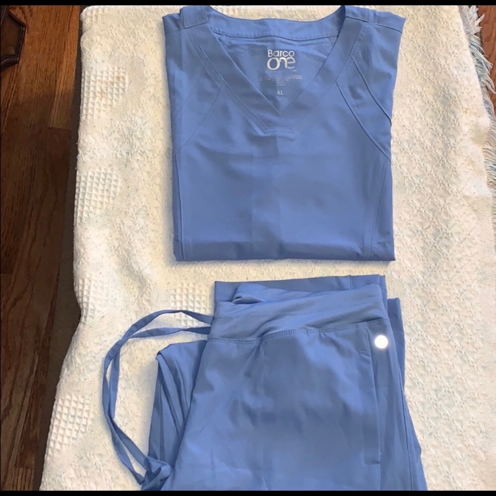 Barco Women’s Scrub Set